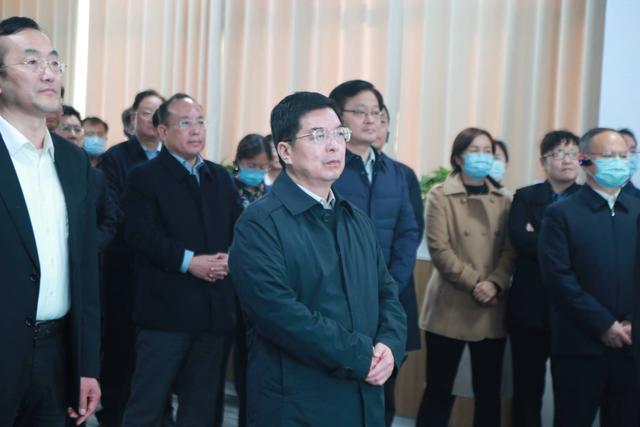 觀摩市中區(qū)中海生物微生物培養(yǎng)基、診斷試劑生產(chǎn)項(xiàng)目。